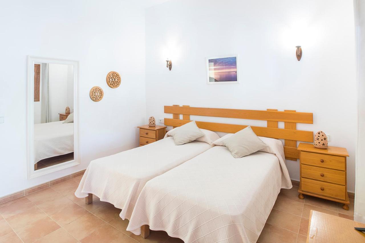 Apartamentos Molina 9-10-11 Es Calo  Dış mekan fotoğraf